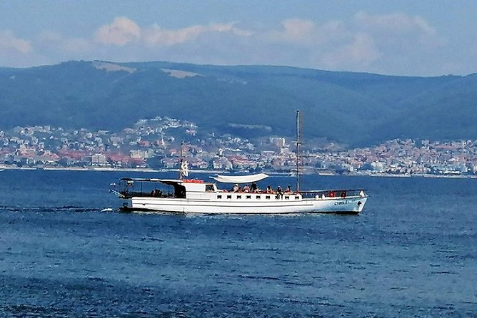 4-hour Boat Trip with Fishing, Lunch and Unlimited Drinks in Nessebar - The barbecue lunch and open bar