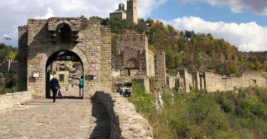Day Trip to Bulgaria and Veliko Tarnovo from Bucharest - Arbanasi’s churches and old village feel