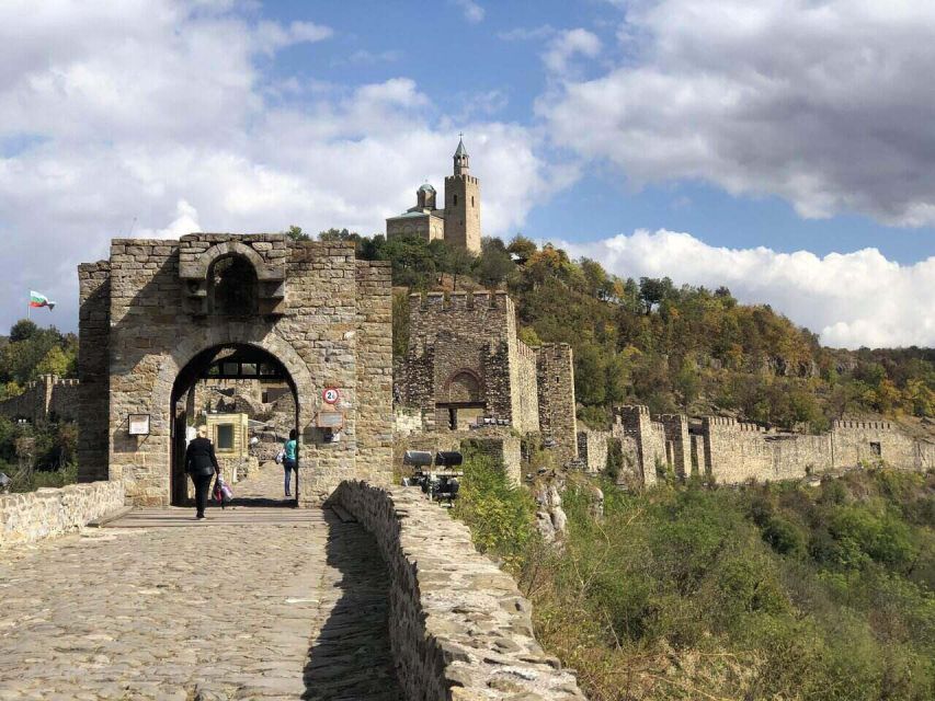 Day Trip to Bulgaria and Veliko Tarnovo from Bucharest - Veliko Tarnovo and the climb to Tsaravets Fortress