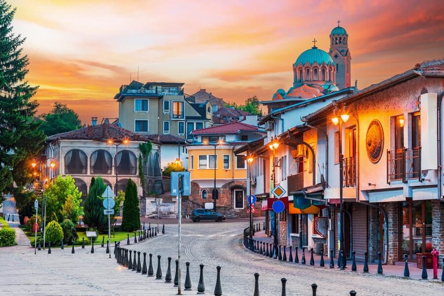 From Bucharest: Full-Day Trip to Bulgaria - The early pickup and the road into Bulgaria