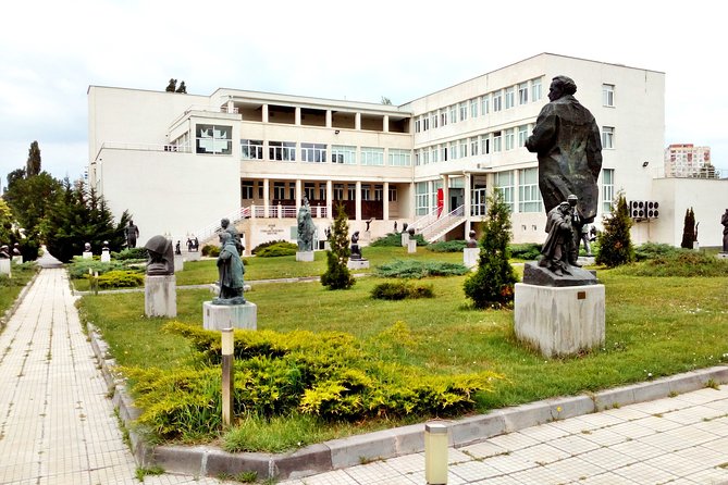 Self-guided Tour in the Museum of Socialist Art - Exploring more than 70 outdoor sculptures