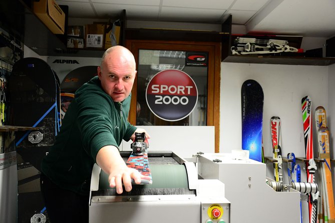Ski and Snowboard Equipment servicing in Bansko - Finding Ski & Board Traventuria in Noviyat Grad