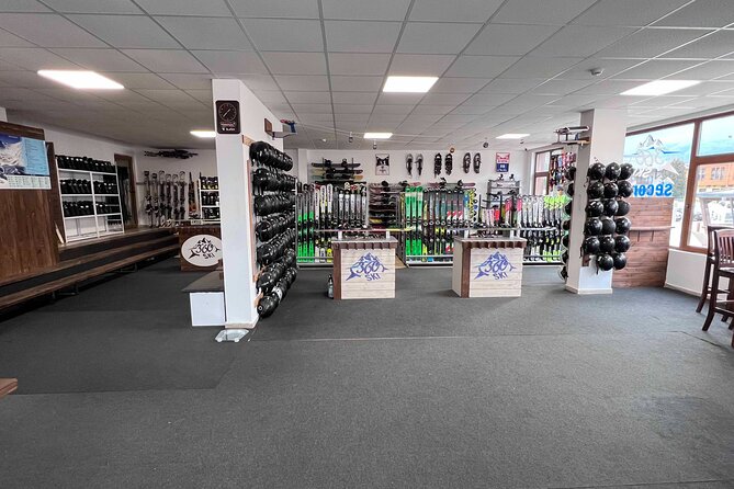 Ski and Snowboard Rental in Bansko - The fitting process and useful equipment changes