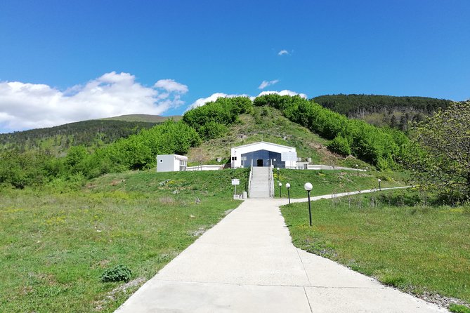 Valley of the Thracian Kings, Hidden Treasures - Kazanlak and the painted burial chamber