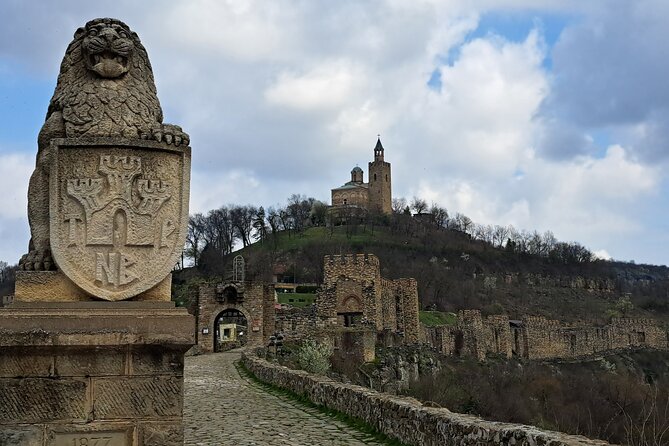 Veliko Tarnovo and Arbanasi day tour from Sofia with pickup - Samovodska Charshiya and the old market street